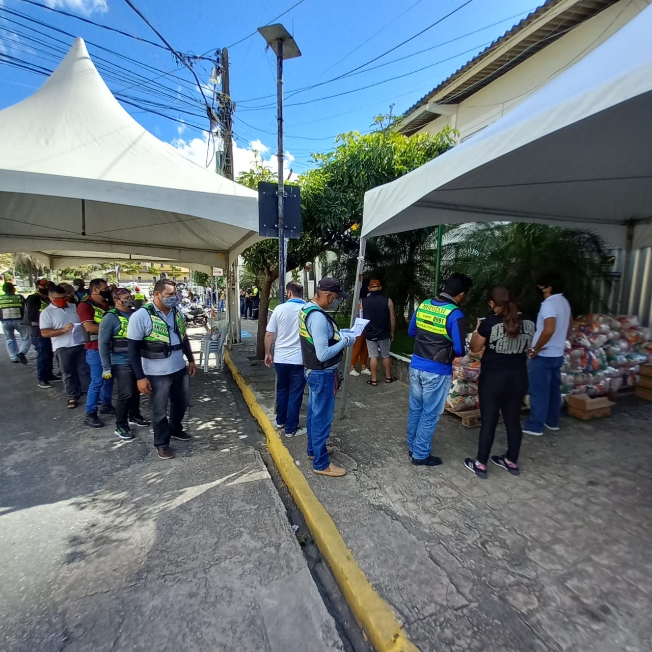 Prefeitura convoca profissionais retardatários para recebimento de cestas básicas na sede da STTP