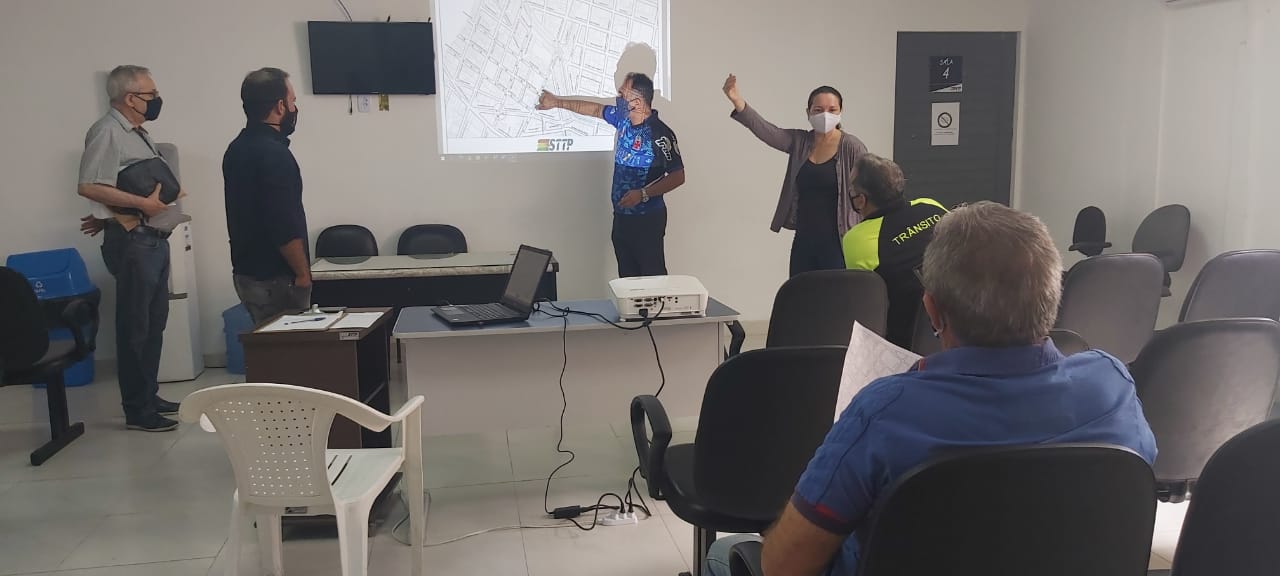 STTP reúne comerciantes e taxistas do Ponto Cem Reis para apresentação do novo binário da Conceição.