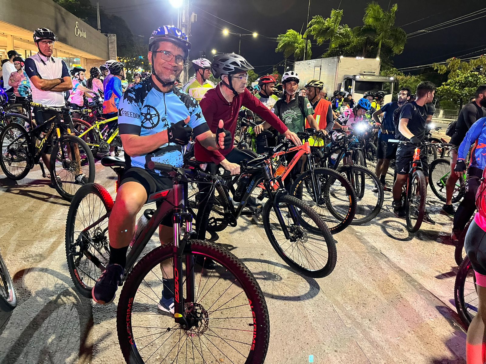 Mais de 400 ciclistas participam de Pedal Noturno promovido pela Prefeitura de Campina Grande