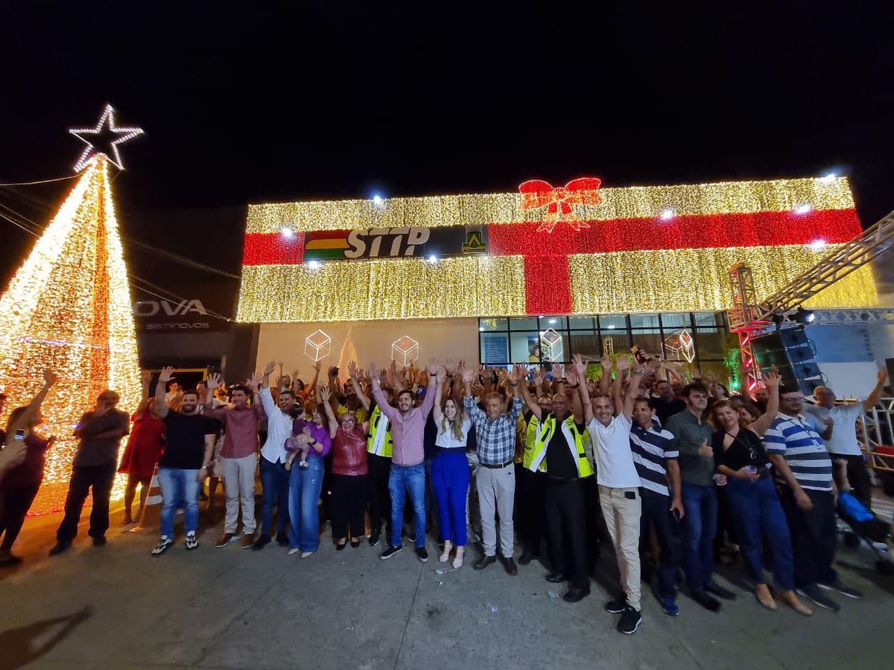 STTP inaugura iluminação natalina com participação de coral de servidores