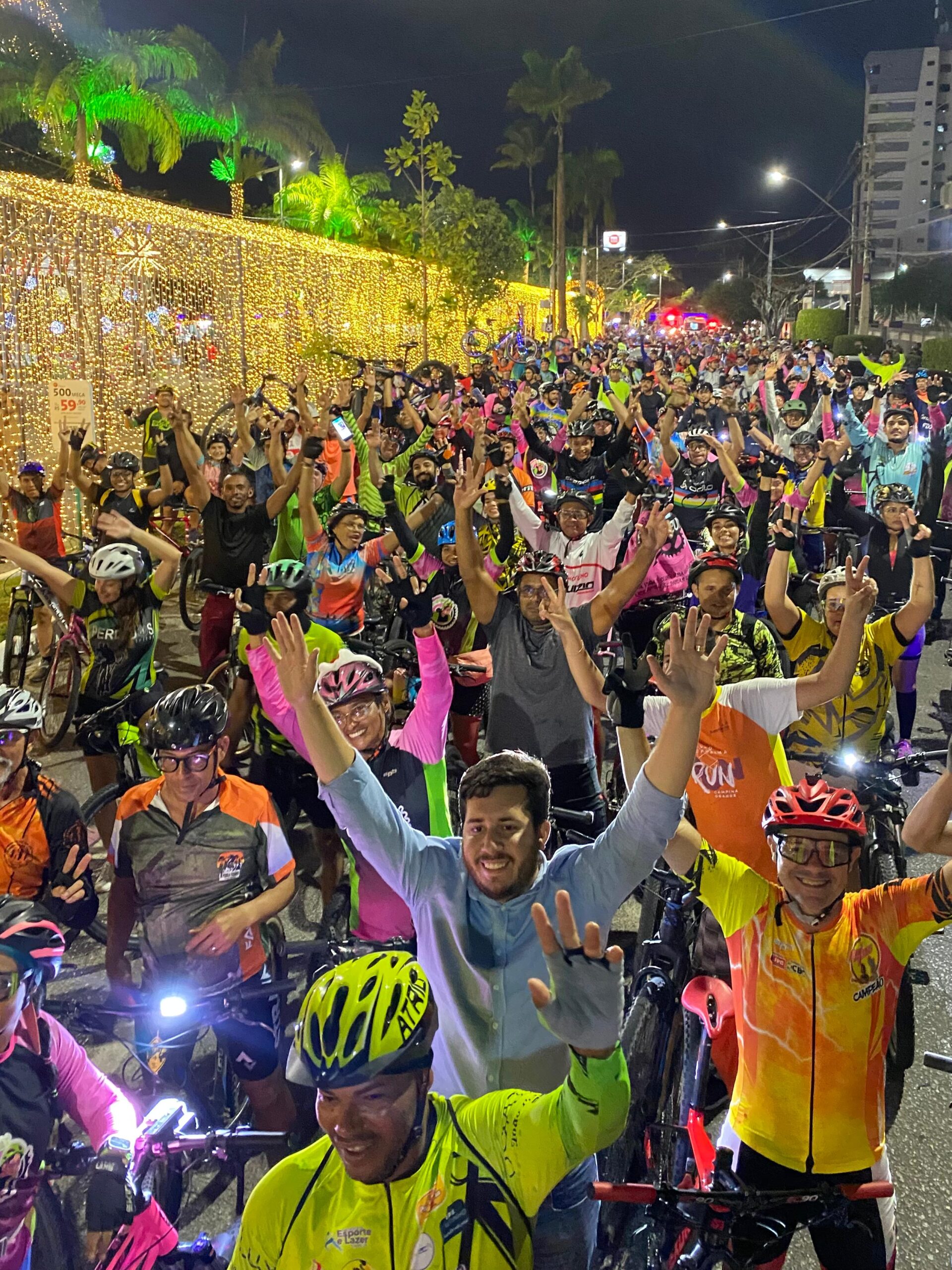 Solidariedade: Pedal Iluminado da STTP reuniu cerca de 400 ciclistas na noite nessa quarta-feira  